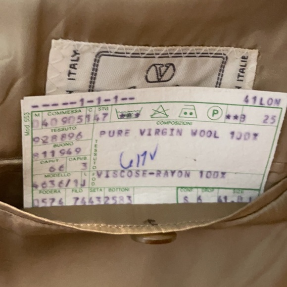 Selling a Valentino sports coat, in good condition, black and white checkering - Picture 3 of 3